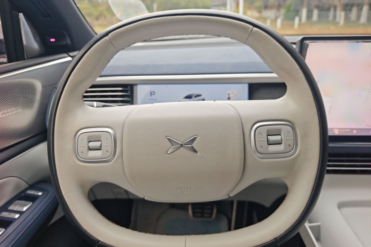 小鹏G6 2023款 580 长续航 Pro中控内饰7011