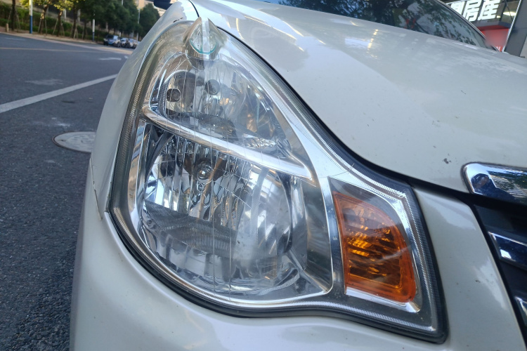 日产 轩逸 2012款 经典 1.6XE 自动舒适版车身外观8