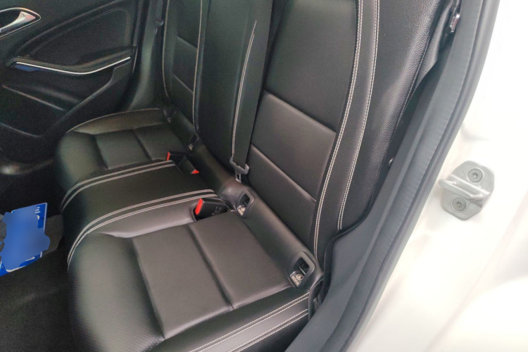 奔驰GLA 2017款 GLA 200 时尚型中控内饰21