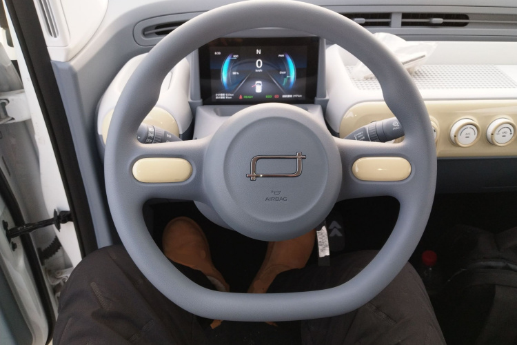 奔腾小马 2025款 222km 灵动马中控内饰13