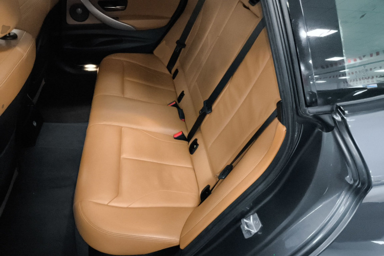 宝马3系GT 2019款 320i M运动型中控内饰7004