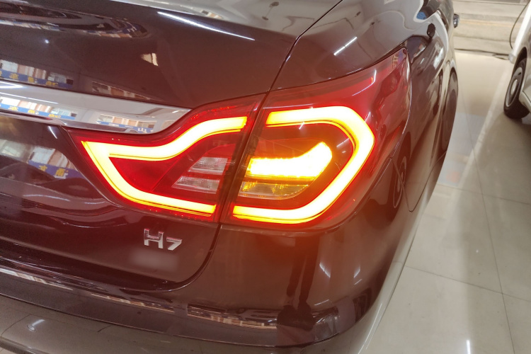 红旗H7 2018款 1.8T 舒适版车身外观9