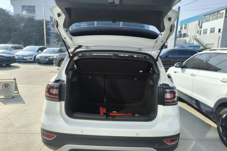 大众 探影 2021款 200TSI DSG 悦智联版机舱底盘23