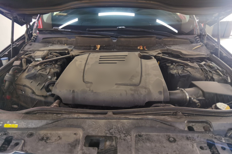 路虎 发现 2019款 2.0T SE机舱底盘24