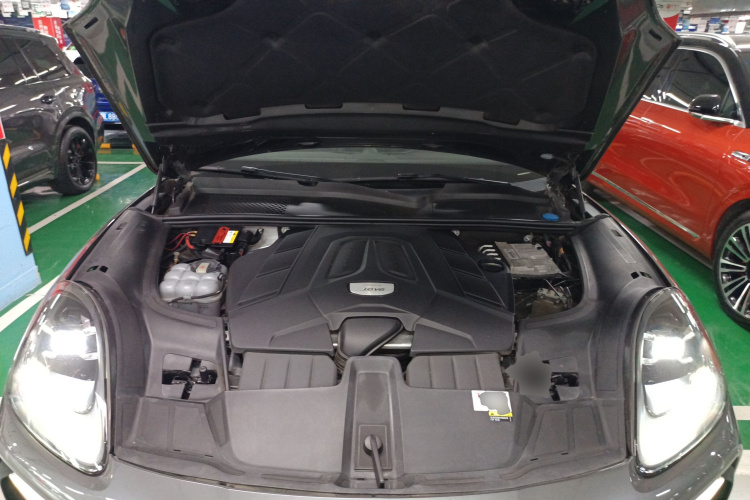 保时捷 2019款 Cayenne 3.0T机舱底盘24