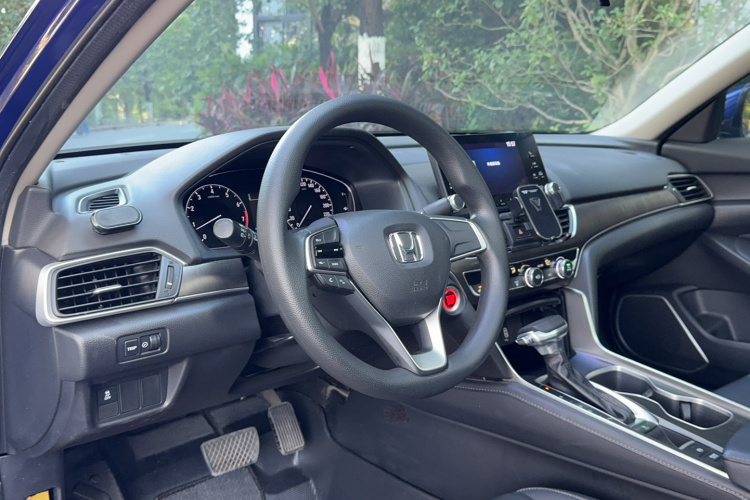 本田 雅阁 2018款 230TURBO 舒适版 国V中控内饰7003