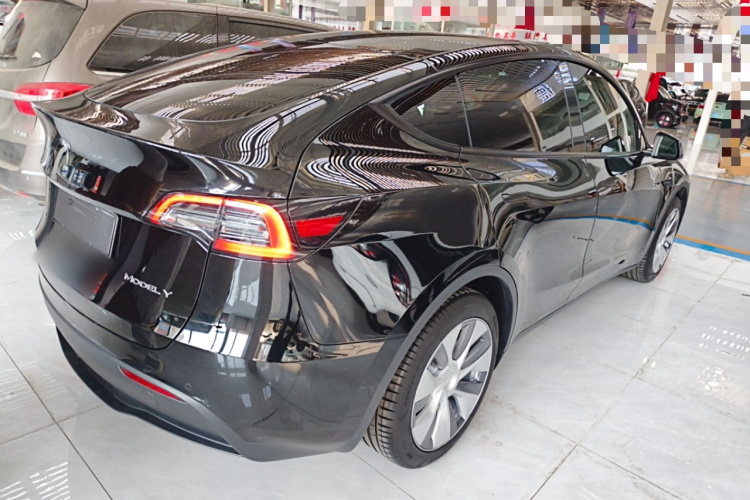 特斯拉 Model Y 2022款 改款 后轮驱动版车身外观7