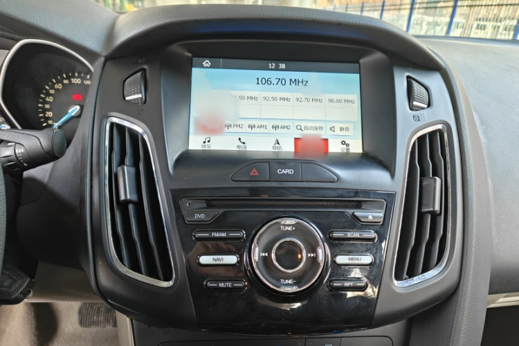 福特 福克斯 2015款 三厢 1.6L 自动舒适型局部细节16