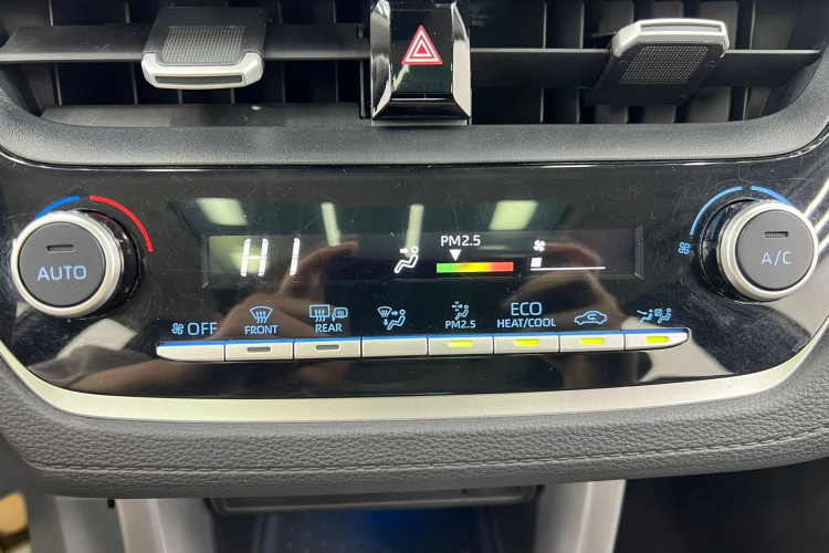 丰田 卡罗拉锐放 2022款 2.0L 旗舰版中控内饰7003