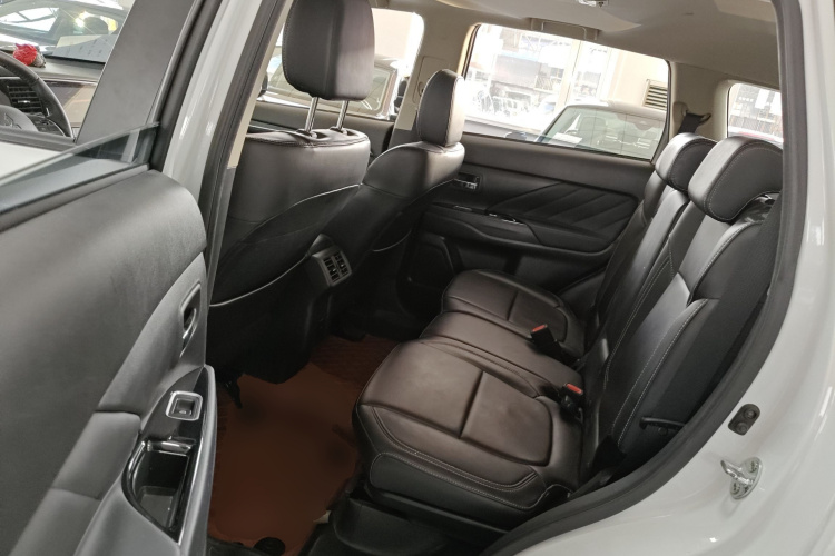 三菱 欧蓝德 2020款 2.0L 两驱畅享版 5座中控内饰21