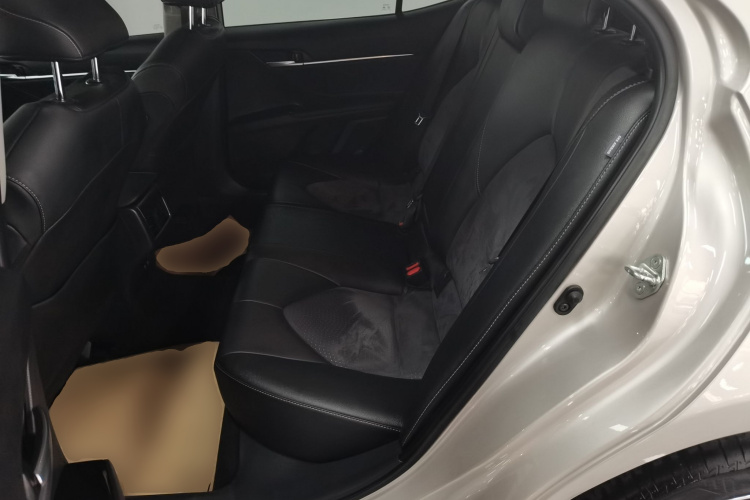 丰田 凯美瑞 2021款 2.0S 锋尚版中控内饰21