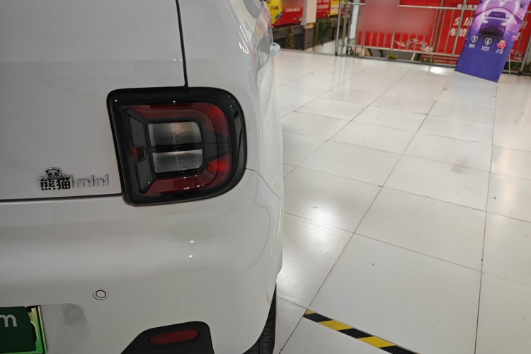 吉利银河 2024款 熊猫mini 200km 耐力熊车身外观9