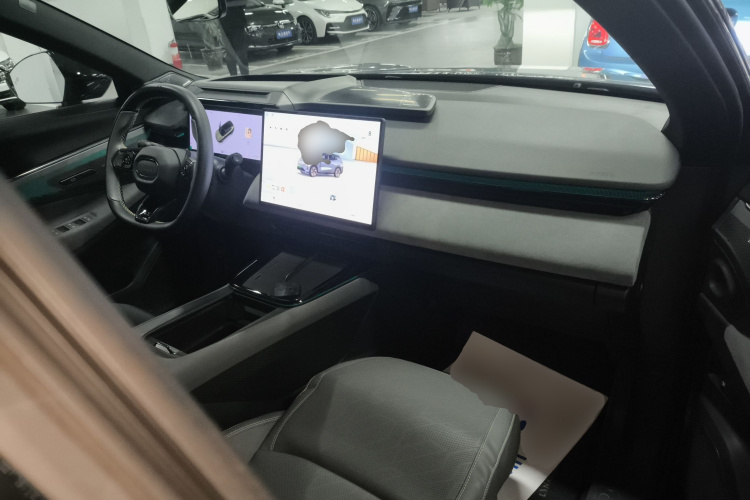 领克08 EM-P 2025款 220km 四驱性能Halo中控内饰7002