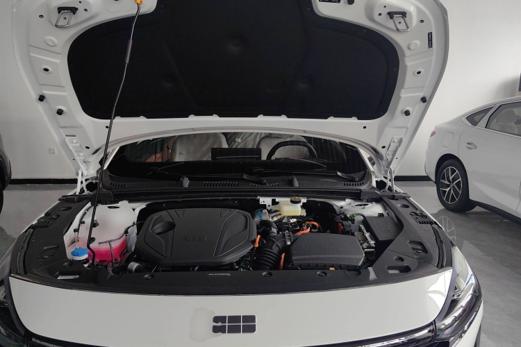 吉利银河 银河L6 2025款 EM-i 60km 探索版机舱底盘24