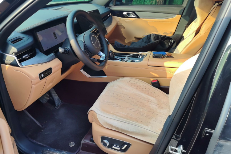 领克09 EM-P 2024款 2.0TD EM-P 四驱HALO 六座中控内饰19