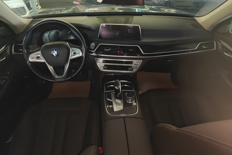 宝马7系 2016款 730Li 领先型中控内饰12