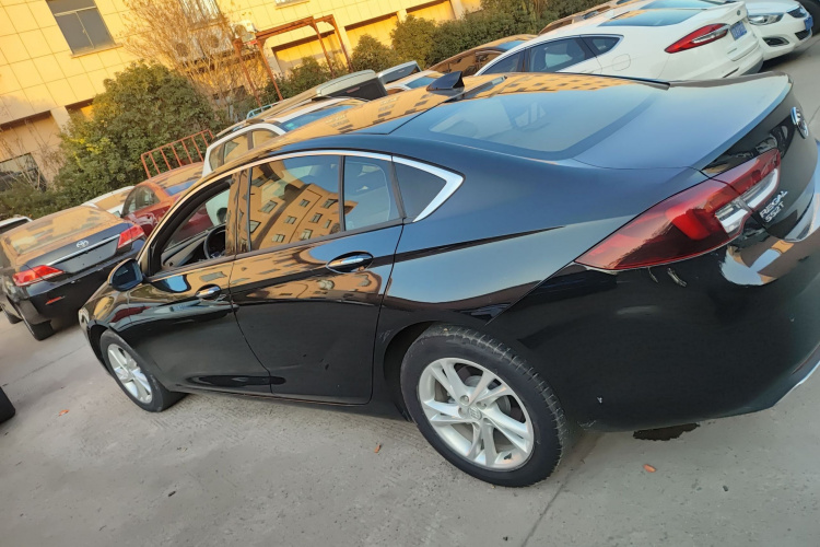 别克 君威 2020款 552T 精英型车身外观4