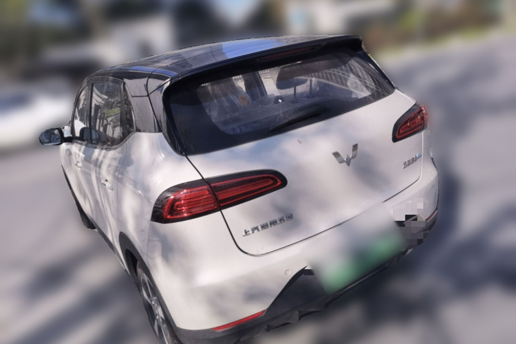 五菱汽车 五菱缤果PLUS 2024款 330km 五座版车身外观5