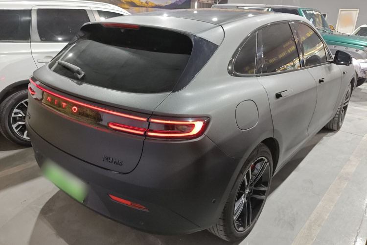 鸿蒙智行 问界M5 2024款 增程 Max RS 四驱高阶智驾版车身外观6