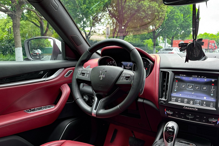 玛莎拉蒂 Levante 2016款 3.0T 标准型中控内饰13