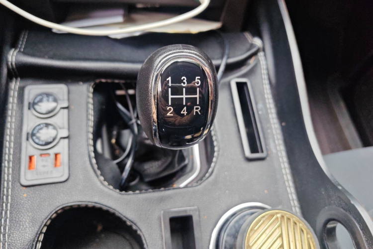 BAW北汽制造 锐胜王牌M7 2023款 1.6L 标轴创富型 7座局部细节18