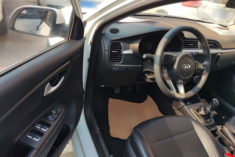 起亚K2 2017款 三厢 1.4L MT GLS中控内饰7003