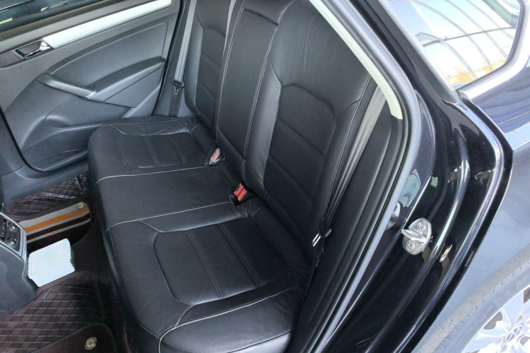 大众 帕萨特 2015款 1.8TSI DSG尊荣版中控内饰7001