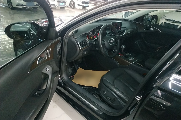 奥迪A6L 2015款 35 FSI quattro 舒适型中控内饰20