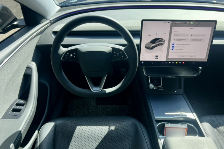 特斯拉 Model 3 2025款 后轮驱动版中控内饰7003
