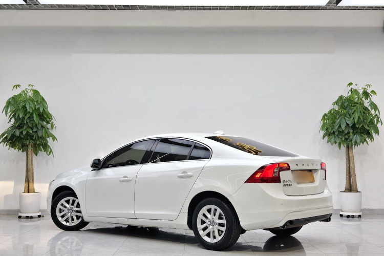 沃尔沃S60 2018款 S60L T3 智进版车身外观6005