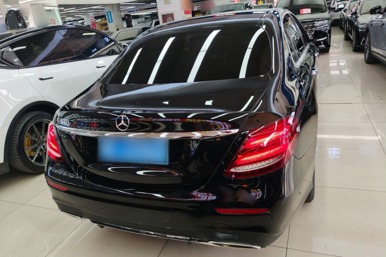 奔驰E级 2020款 改款 E 300 L 运动殊享版车身外观7