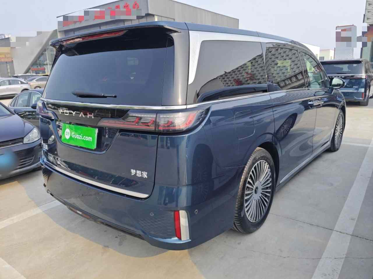 岚图汽车 岚图梦想家 2025款 PHEV 四驱旗舰鲲鹏版(4)
