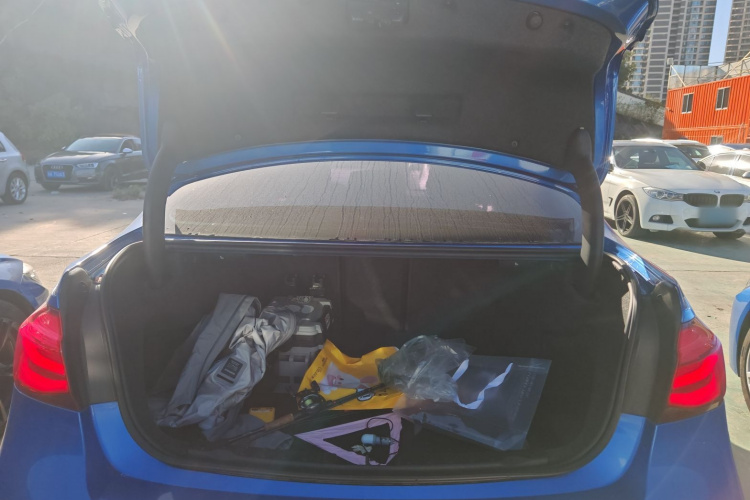 宝马3系 2018款 320Li M运动曜夜版局部细节23