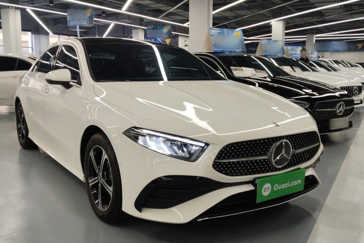 奔驰A级 2024款 改款 A 200 L 时尚型车身外观3