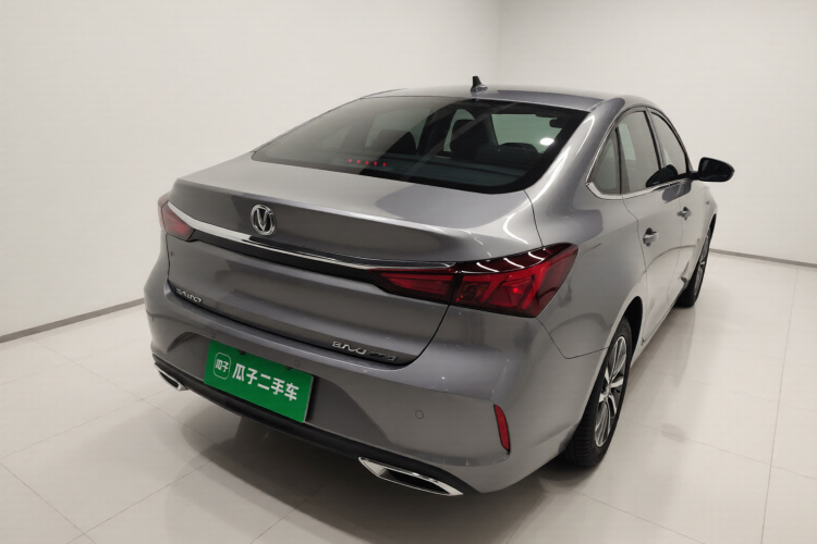 长安 逸动 2020款 PLUS 1.6L GDI 自动豪华型车身外观7