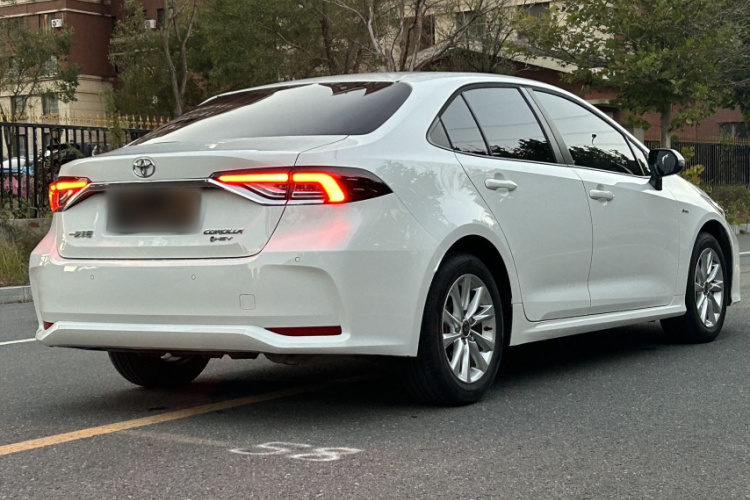 丰田 卡罗拉 2024款 1.8L 智能电混双擎 精英版车身外观6003