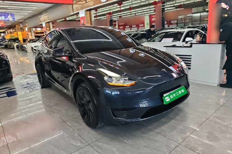 特斯拉 Model Y 2024款 后轮驱动版车身外观3