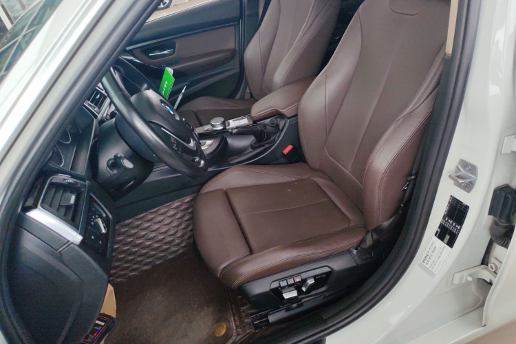 宝马3系 2019款 320Li 时尚型中控内饰19