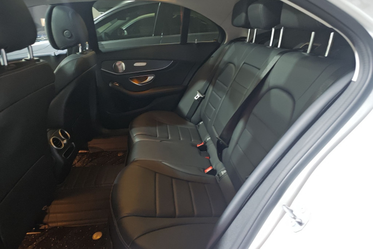 奔驰C级 2019款 改款 C 260 L 运动版中控内饰7004