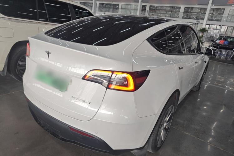 特斯拉 Model Y 2022款 改款 后轮驱动版车身外观7
