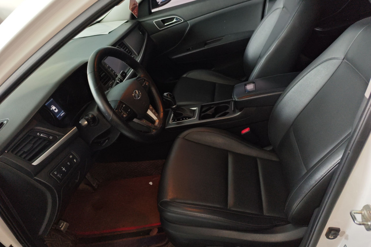 现代 名图 2017款 1.8L 自动尊贵型DLX 国V局部细节19