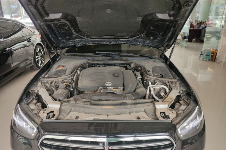 奔驰E级 2023款 改款 E 300 L 时尚型机舱底盘24