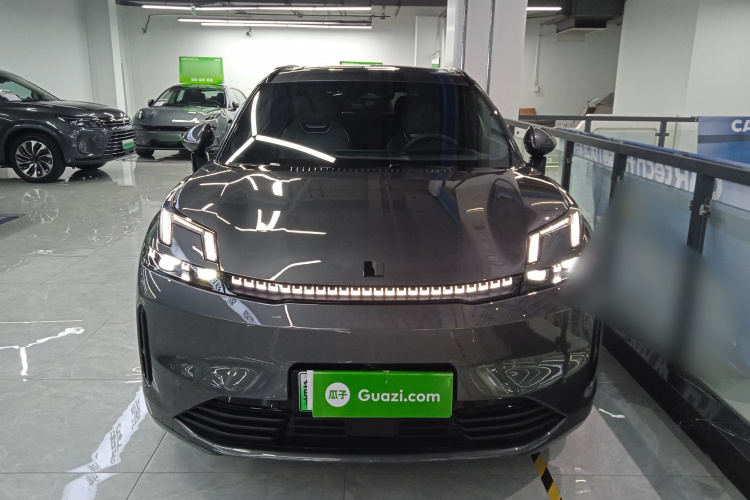 领克08 EM-P 2025款 120km 长续航Halo车身外观2