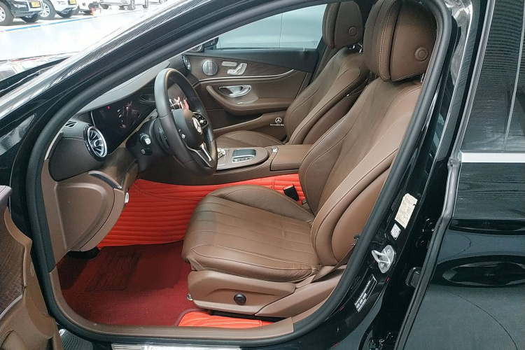 奔驰E级 2020款 改款 E 300 L 殊享版局部细节19