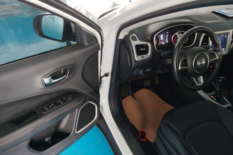 Jeep 指南者 2019款 200T 自动家享-互联大屏版中控内饰20