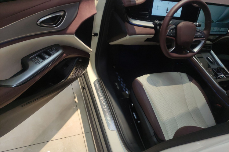 比亚迪 海豹07 DM-i 2025款 智驾版 DM-i 1.5L 125km 尊贵型中控内饰20