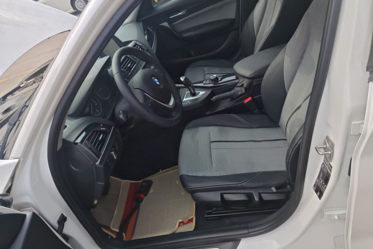 宝马1系(进口) 2013款 改款 116i 都市型中控内饰19