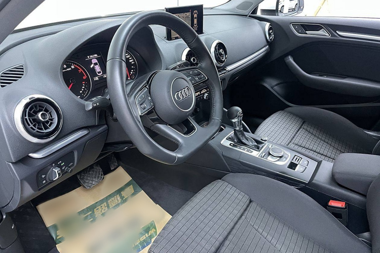 奥迪A3 2019款 Limousine 35 TFSI 运动型 国VI中控内饰7008