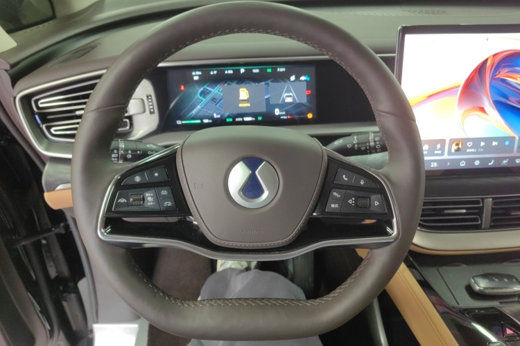 腾势D9 2024款 DM-i 980 四驱尊贵型中控内饰13