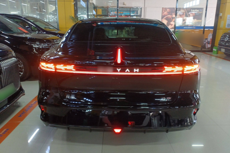 岚图汽车 岚图追光 2024款 PHEV 四驱超长续航旗舰版车身外观6